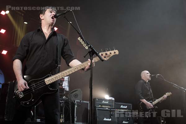 THE STRANGLERS - 2009-02-05 - PARIS - Olympia - Jean-Jacques Burnel - Raymond Barry Warne